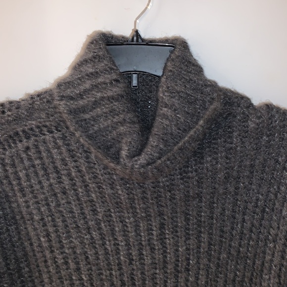 Abercrombie & Fitch Gray Pullover Turtle Neck Sweater Size Medium - Picture 3 of 8